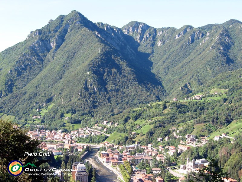 01 Il Monte Zucco domina a sud ovest San Pellegrino Terme.jpg